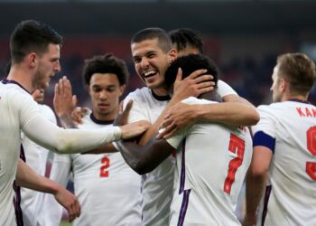 SASARAN separuh akhir adalah keputusan paling realistik buat England memandangkan mereka tidak memiliki kekuatan setanding Perancis, Portugal dan Belgium.