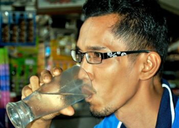 TANGGAPAN salah yang sering wujud adalah jika kurang minum, kita tidak kerap kencing. 
– GAMBAR HIASAN