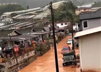 KEADAAN banjir lumpur yang melanda Kampung Raja, Cameron Highlands, Pahang pada 20 Disember lalu. – IHSAN PEMBACA