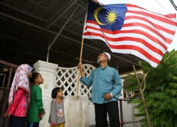 TERUSKAN usaha untuk menyemarakkan semangat patriotisme dalam kalangan rakyat. – GAMBAR HIASAN/SHAHIR NOORDIN