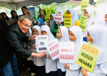 PELAJAR sekolah harus difahamkan tentang apa itu rasuah dan kesannya kepada negara.