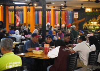 KEBERSIHAN dan halal adalah antara kriteria yang menjadi penentu pelanggan memilih sesebuah restoran untuk dikunjungi. – GAMBAR HIASAN/IZLIZAN OTHMAN