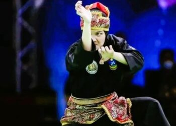 PENAMPILAN Merrywati Manuil yang berhijab ketika Kejuaraan Pencak Silat Dunia Ke-19 sebagai menghargai sukan daripada seni milik orang Melayu. – GAMBAR MEDIA SOSIAL