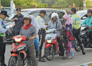 DENGAN kehadiran polis secara lebih kerap, pemandu yang gemar melanggar peraturan jalan raya akan terdorong untuk mematuhi undang-undang lalu lintas. – GAMBAR HIASAN