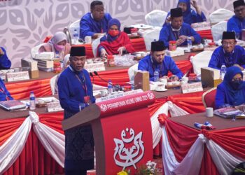 PEMIMPIN UMNO perlu muhasabah diri bagi mencari punca kemerosotan sokongan pengundi terhadap parti berkenaan.– UTUSAN/MUHAMAD IQBAL ROSLI