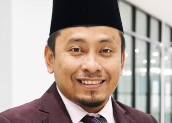 AHMAD FADHLI SHAARI