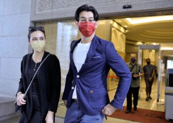 FARID Kamil Zahari hadir di Mahkamah Rayuan Putrajaya ditemani isterinya, Diana Danielle bagi prosiding rayuan kes berkaitan dadah. - UTUSAN/FAIZ ALIF AHMAD ZUBIR