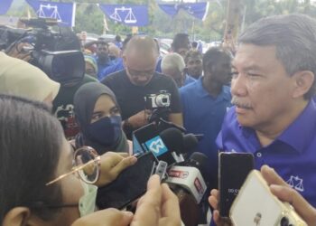 MOHAMAD Hasan ketika ditemui pemberita di Dewan Terbuka Persatuan Penduduk Kuala Sawah, Rantau di Seremban hari ini.