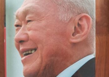 Buku ditulis Lee Kuan Yew yang menceritakan pengalamannya menghapuskan sekolah Cina di Singapura.