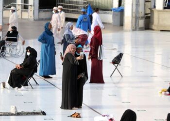 ARAB Saudi membenarkan jemaah wanita tunai haji tahun ini tanpa ditemani mahram. - AFP