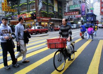 DAERAH Wan Chai menjadi tumpuan pelbagai pihak untuk mewujudkan syarikat /// untuk menjalankan kegiatan tertentu, termasuk jenayah. - AFP