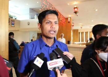 MOHD. Syafiq Fhadly Mahmud ditemui pemberita pada majlis pengumuman calon PRU-15 Barisan Nasional Perak di Ipoh, Perak, hari ini. - UTUSAN/MUHAMAD NAZREEN SYAH MUSTHAFA