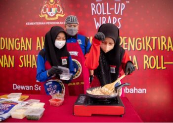 Pelajar SMK Seri Permaisuri menonjolkan bakat masakan mereka.