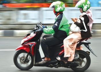 Gojek merupakan antara pengangkutan awam popular di Indonesia. Syarikat itu dalam usaha untuk bergabung dengan perintis e-datang PT Tokopedia, sekali gus mendominasi pasaran tempatan. – AFP