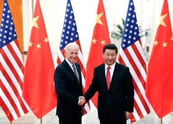 JOE Biden mengadakan pertemuan dengan Xi Jinping ketika beliau menjawat jawatan Timbalan Presiden Amerika Syarikat (AS) di Beijing, China pada Disember 2013. - AFP