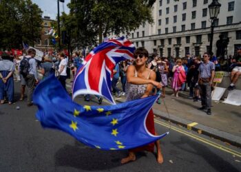 BREXIT dijadualkan bermula pada 1 Januari 2021 menyaksikan United Kingdom (UK) keluar dari blok Kesatuan Eropah (EU). - AFP