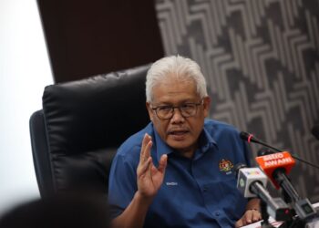 HAMZAH ZAINUDIN mempengurusikan Taklimat Kesiapsiagaan Menghadapi Monsun Timur Laut 2022 dan PRU-15 di Maktab Teknik PDRM Bakri, Muar, Johor.