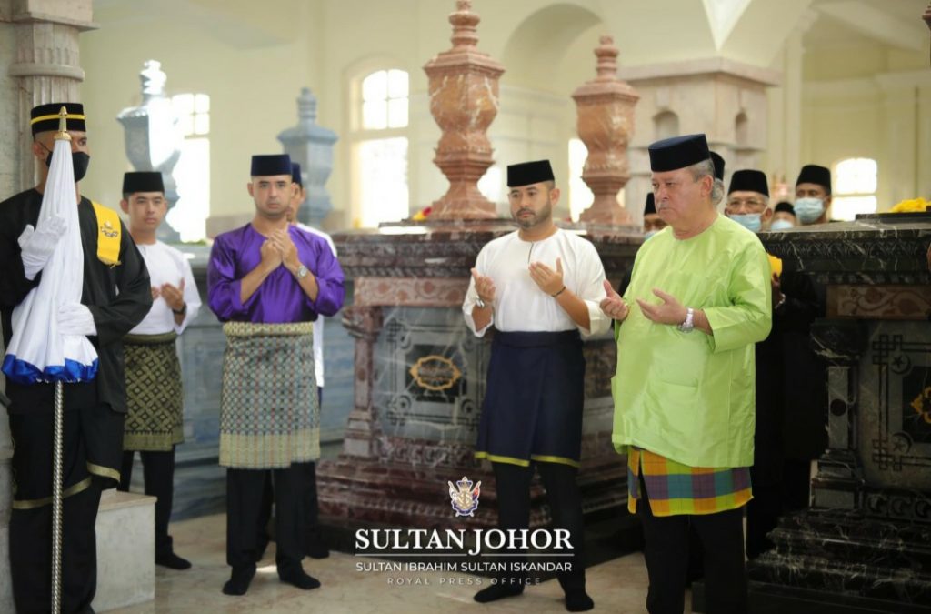 Sultan Ibrahim Ziarah Makam Diraja Bukit Mahmoodiah - Utusan Malaysia