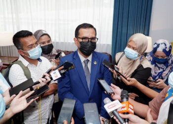 ZAINOL Fadzi Paharuddin ditemui pemberita selepas mesyuarat Exco Kerajaan Negeri Perak di Ipoh, Perak hari ini. - UTUSAN/ZULFACHRI ZULKIFLI