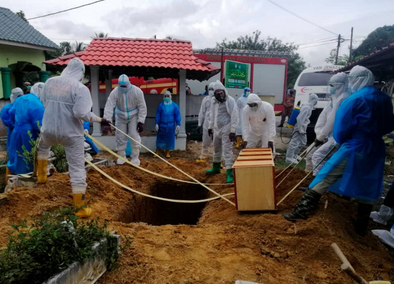 Anggota Hazmat Bantu Urus Jenazah Setiap Hari Utusan Malaysia