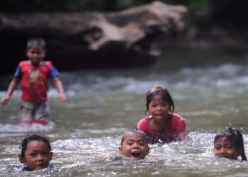 IBU bapa perlu mendidik anak-anak supaya malu bertempat agar mereka berani menyatakan kebenaran.