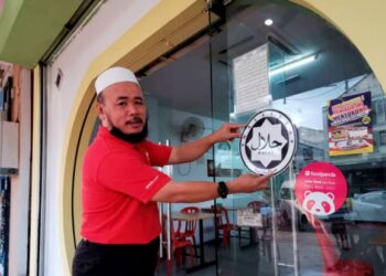 INDUSTRI halal Malaysia dijangka menyumbang 8.1 peratus kepada Keluaran Dalam Negara Kasar pada 2025. – GAMBAR HIASAN