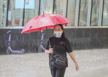 HUJAN berterusan dijangka berlaku di selatan Semenanjung dan utara Sabah ekoran luruan monsun.