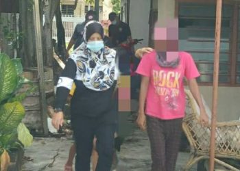 SEORANG ibu kepada tiga orang anak antara 20 penagih yang ditahan dalam Op Cegah oleh AADK di daerah Kuala Muda, Sungai Petani semalam.