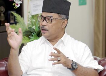 PERMINTAAN Idris Haron untuk UMNO bekerjasama dengan DAP tidak dipersetujui rakyat beragama Islam. – UTUSAN/RASUL AZLI SAMAD