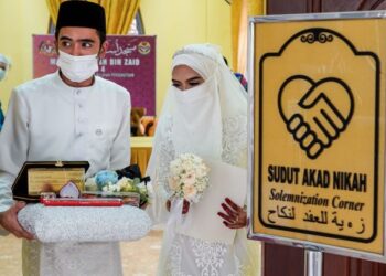 PERKAHWINAN sikapnya saling melengkapi di mana suami dan isteri sama-sama cuba menjadi yang terbaik selaras dengan panduan yang ditetapkan oleh Islam. – GAMBAR HIASAN