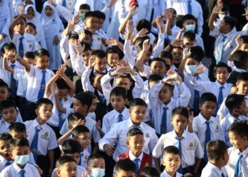 PEMBANGUNAN kurikulum baharu itu akan mengambil kira pandangan pakar, pemegang taruh dan masyarakat umum menerusi Tinjauan Pelaksanaan Kurikulum Persekolahan 2027.