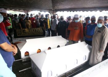 MAJLIS pengkebumian jenazah mangsa kemalangan di Simpang Pulai Perak di Tanah Perkuburan Islam Kampung Badlishah, Kulim, Kedah malam ini.