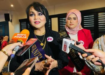 NORMAZIAH Sheikh Mohamed ditemui pemberita pada pelancaran Kelab Wanita Ikon Perak di Ipoh semalam. - UTUSAN/LIYANA RAMLI