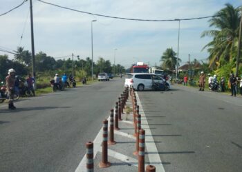 LOKASI kejadian kemalangan di Jalan Mata Ayer-Jejawi, Arau, Perlis yang menyebabkan mangsa mengalami kecederaan parah selepas merempuh sebuah kereta.- UTUSAN
