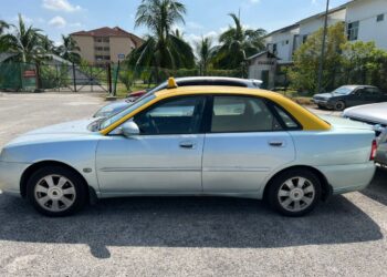 KERETA sewa membawa pasangan suami isteri warga Indonesia tanpa dokumen sah yang ditahan dalam sekatan jalan raya di Kilometer 30, Jalan Feri, Hutan Melintang, Ipoh, Perak.