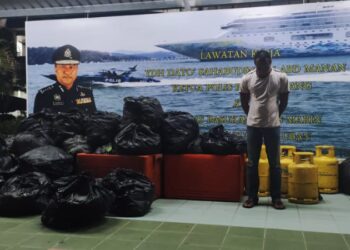 SEORANG lelaki yang menjadikan sebuah rumah teres dua tingkat di Teluk Kumbar, Pulau Pinang sebagai lokasi memproses air ketum ditahan Polis Marin bersama-sama 300 kg daun ketum dan 200 bungkus air ketum.