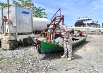 MARITIM Malaysia zon Kuala Perlis merampas sebanyak 592 biji pil kuda dianggarkan bernilai RM15,000 yang disembunyikan di dalam bot kayu untuk dibawa masuk ke negara ini di perairan Kuala Perlis, Perlis, semalam.