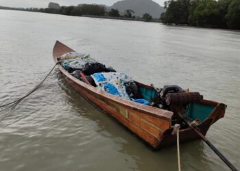 MARITIM Malaysia Zon Maritim Kuala Perlis mematahkan cubaan menyeludup keluar 350 kilogram daun ketum bernilai kira-kira RM63,000 di persisiran pantai muara Kuala Perlis, semalam.