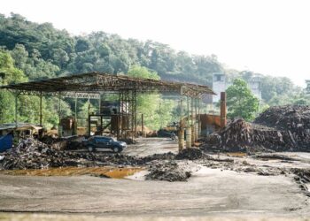 KILANG-kilang haram yang dibina di kawasan pedalaman bagi 
mengelak dikesan pihak berkuasa meningkatkan lagi risiko pencemaran sungai dan udara.