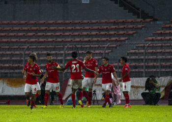 SKUAD City Boys meraikan jaringan dalam aksi separuh akhir pertama Piala Malaysia 2021 di Stadium Bola Sepak Kuala Lumpur, Cheras, hari ini.- UTUSAN/SHIDDIEQIIN ZON