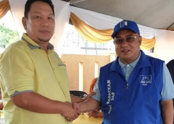 ABD. GAPAR Lambak (kiri) bersama calon Barisan Nasional (BN) Dewan Undangan Negeri (DUN) Kuala Semantan, Datuk Nor Azmi Mat Ludin di Temerloh, Pahang.