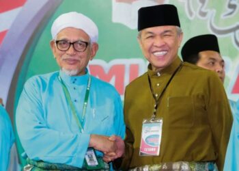 Pembangkang disifatkan sebagai terdesak apabila sanggup menawarkan jawatan Perdana Menteri jika BN sanggup bekerjasama dengan mereka.