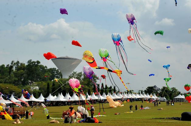 Ruang angkasa Pasir Gudang ‘berwarna-warni’