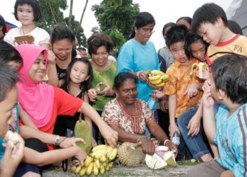 SEMANGAT perpaduan yang kuat dalam kalangan rakyat dapat mengekalkan keamanan sesebuah
negara.