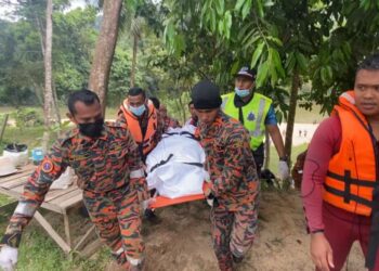 MAYAT Ariff Razali yang lemas di Sungai Dungun di Dungun hari ini ditemukan pada pukul 1.27 petang ini. - UTUSAN/NIK NOOR IZZATUL HAZWANI NIK ADNAN