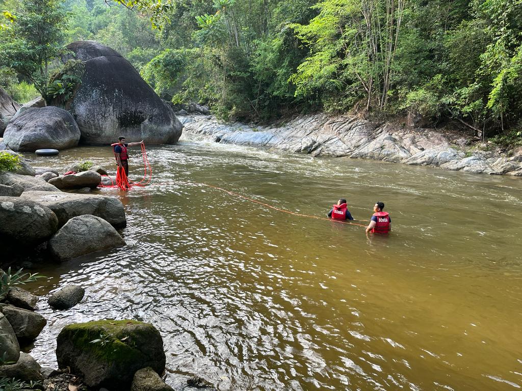 Remaja lelaki dikhuatiri lemas dihanyut arus deras