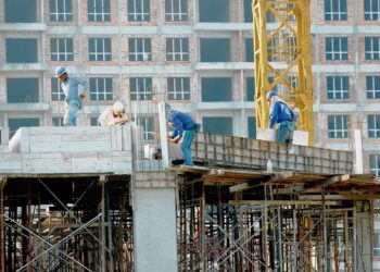 Harga keluli bagi semua kategori bangunan mencatatkan peningkatan. – GAMBAR HIASAN