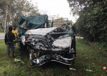 KEADAAN sebuah lori yang remuk selepas terlibat kemalangan maut di Kilometer 158 Jalan Kuala Lumpur-Kuantan di Temerloh, Pahang hari ini.