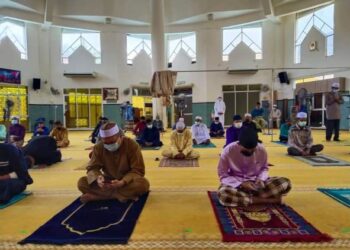 MASJID di Pulau Pinang dibenarkan melaksanakan solat Jumaat dengan kehadiran jemaah tidak melebihi 150 orang di masjid negeri dan semua masjid daerah bermula esok.