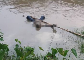 MAYAT lelaki dipercayai mangsa bunuh dijumpai terapung di Sungai Kinta, Taman Desa Aman, Ipoh, Perak, semalam.